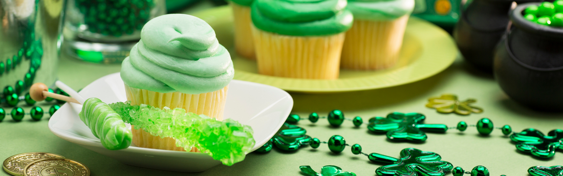 st pattys day cupcakes and decorations