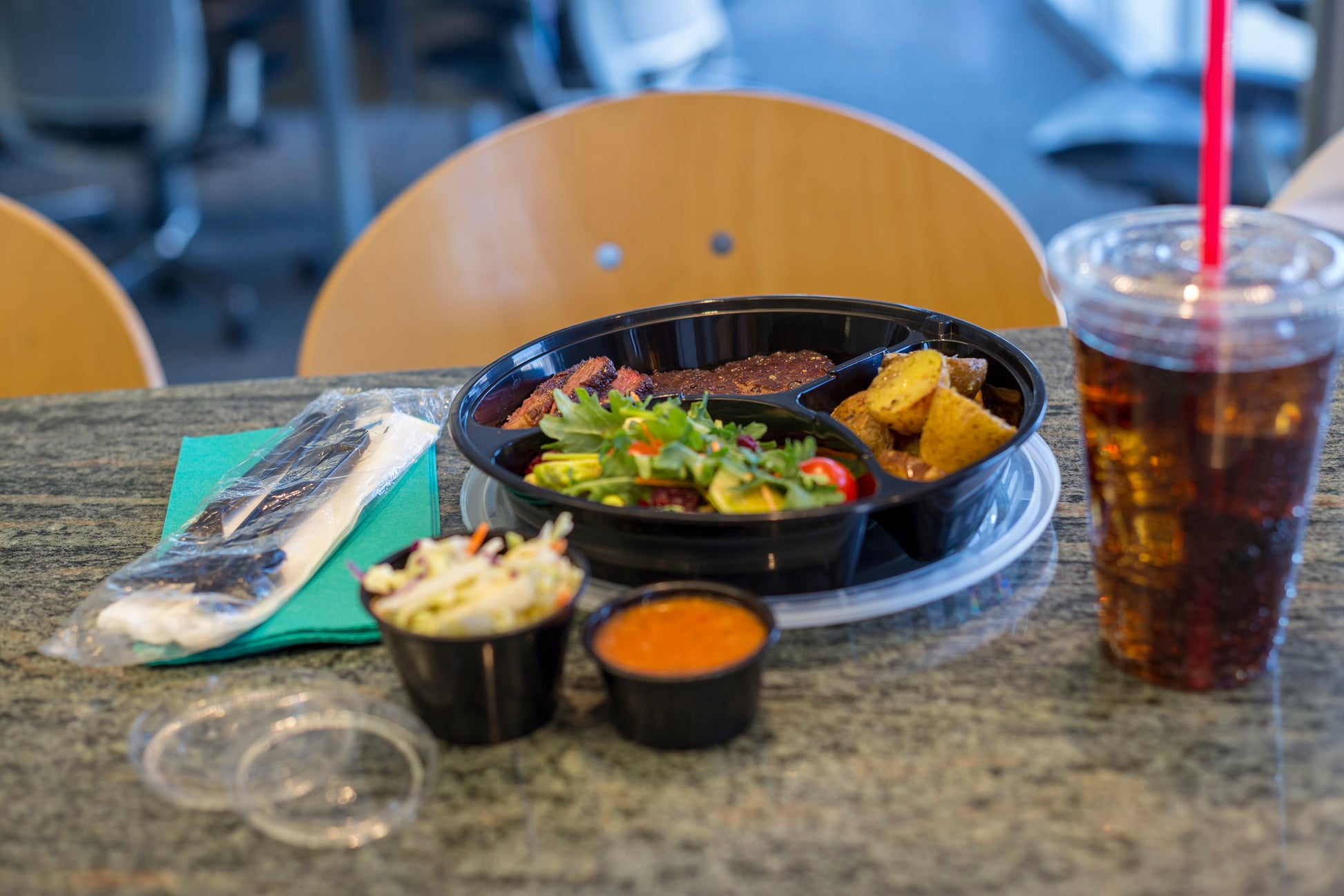 Take out dish with side portion cups, napkins and cutlery kit