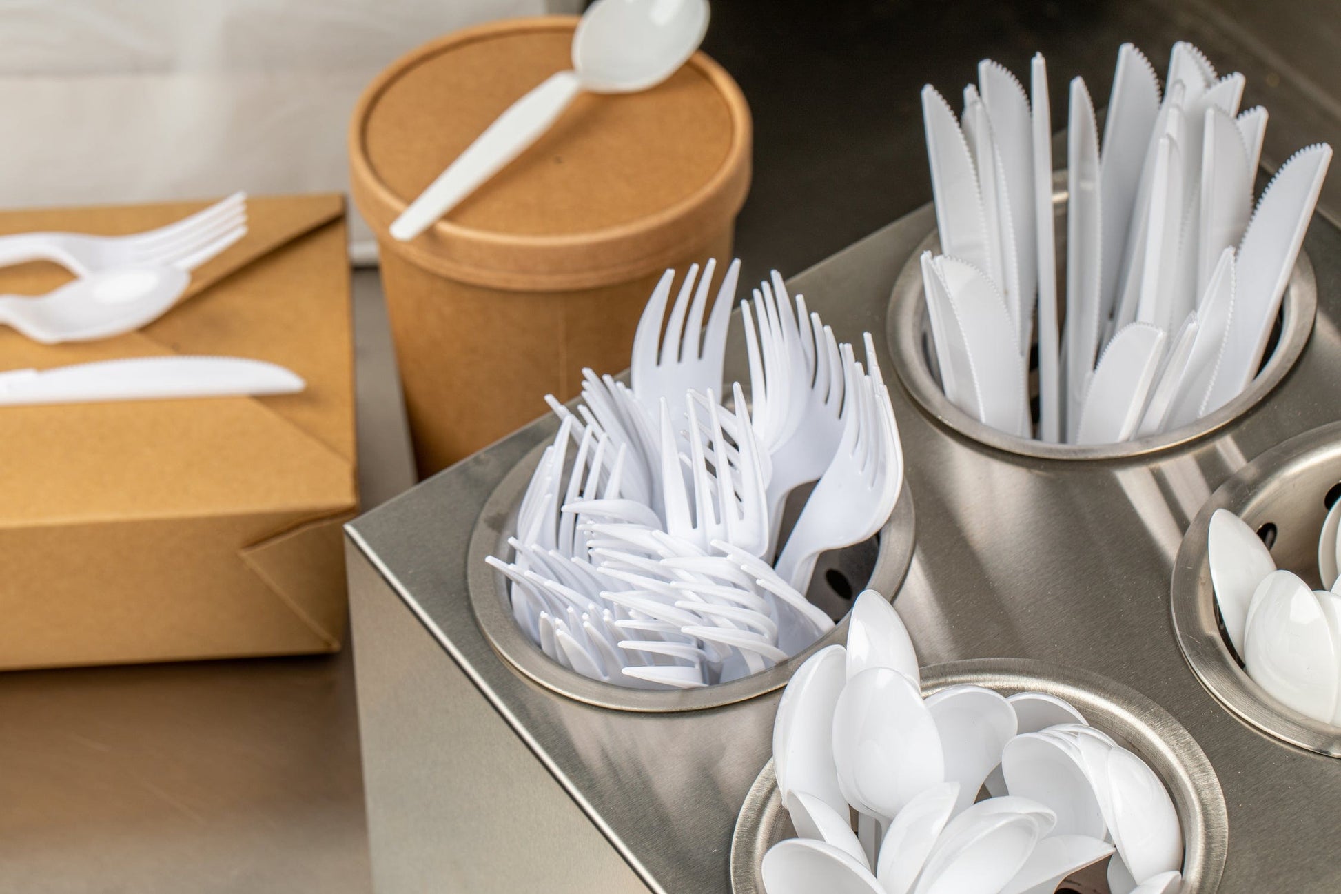 AmerCareRoyal Take-Out/Dine-In/Disposable Cutlery And Utensils/Disposable Cutlery/Disposable Knives Medium Heavy White Polystyrene Knives, Case of 1,000
